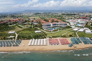 Playa privada, camastros, sombrillas y ski acuático