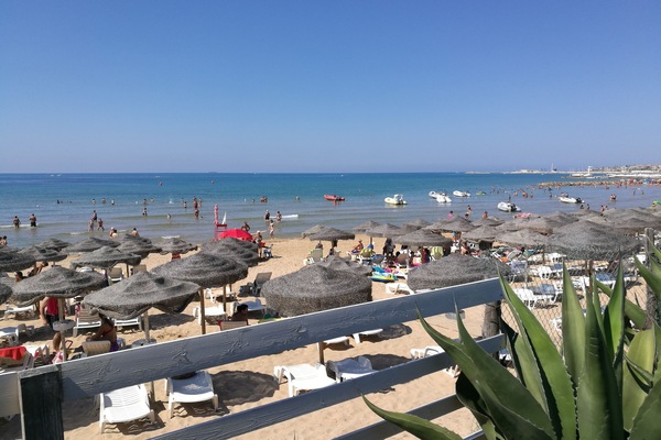Private beach nearby, sun loungers, beach umbrellas