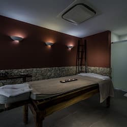 Couples treatment room(s), sauna, Turkish bath/hammam, body treatments