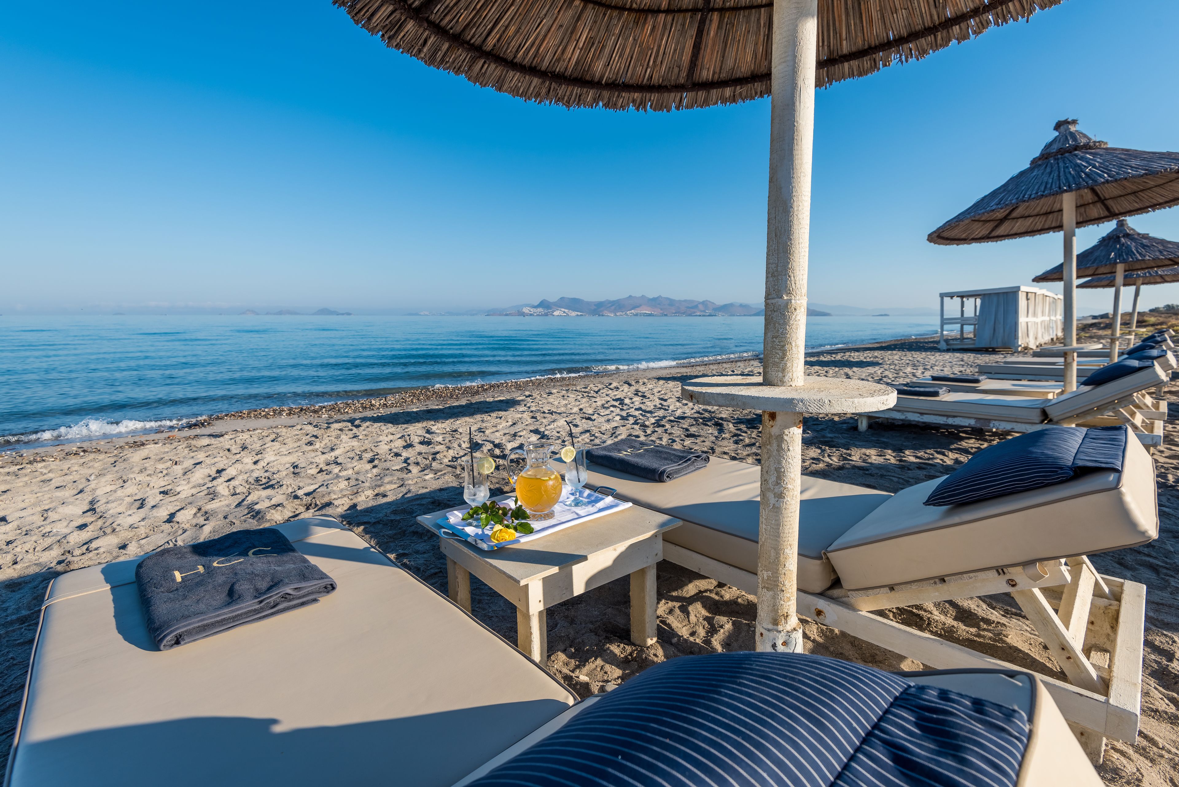 Yksityinen ranta, maksullisia cabañoita, aurinkotuoleja, aurinkovarjoja