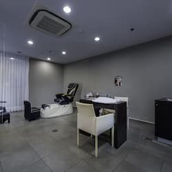 Couples treatment room(s), sauna, Turkish bath/hammam, body treatments