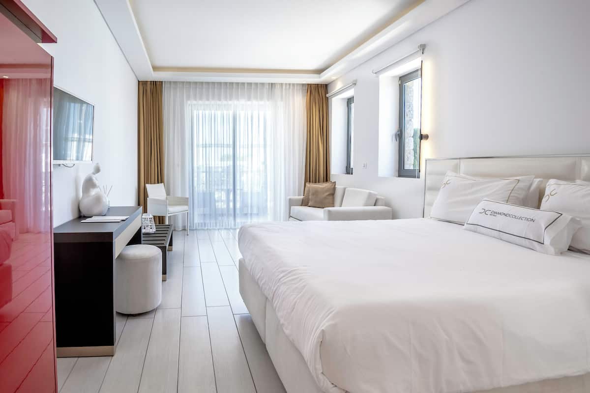 1 bedroom, premium bedding, minibar, in-room safe