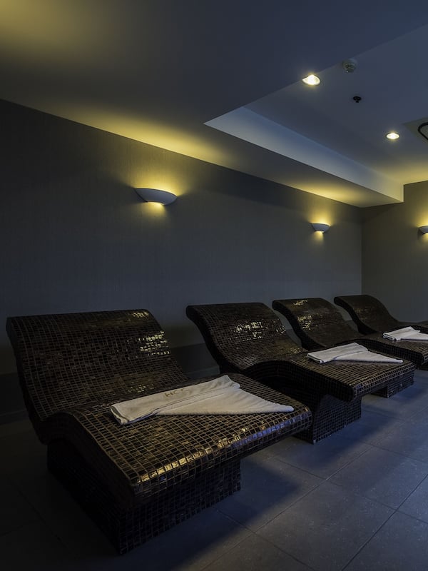 Couples treatment room(s), sauna, Turkish bath/hammam, body treatments