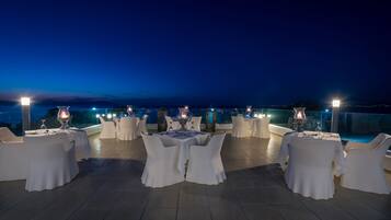 2 間餐廳;供應早餐、晚餐;地中海菜