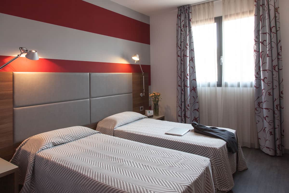 Habitación doble, 2 camas individuales | Ropa de cama de alta calidad y minibar