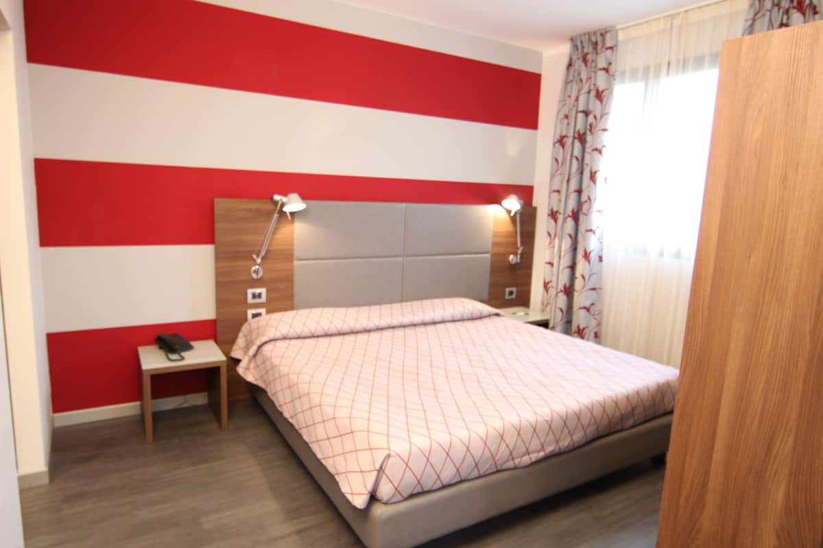 Ropa de cama de alta calidad y minibar