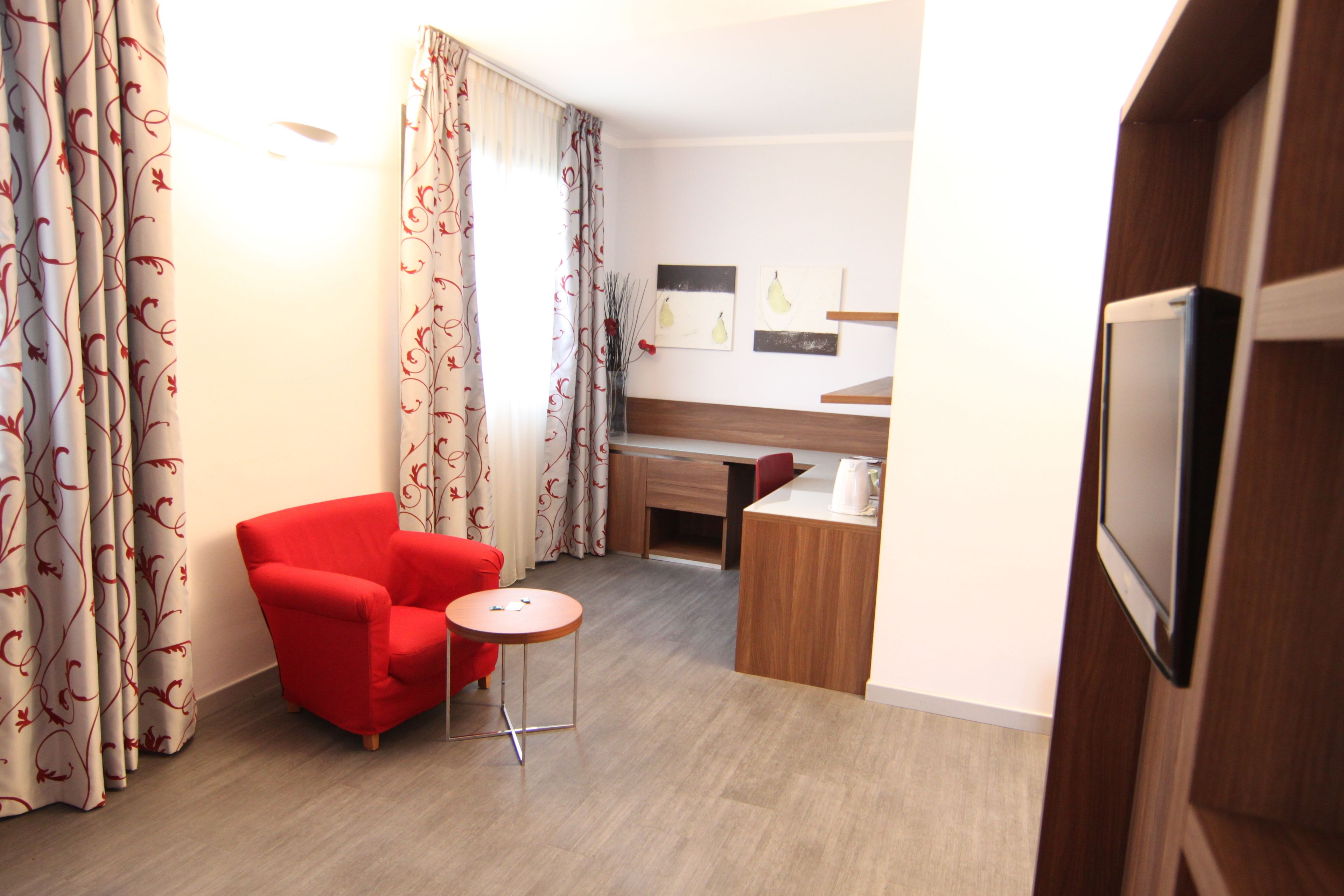 quadruple room | living area | lcd tv, pay films