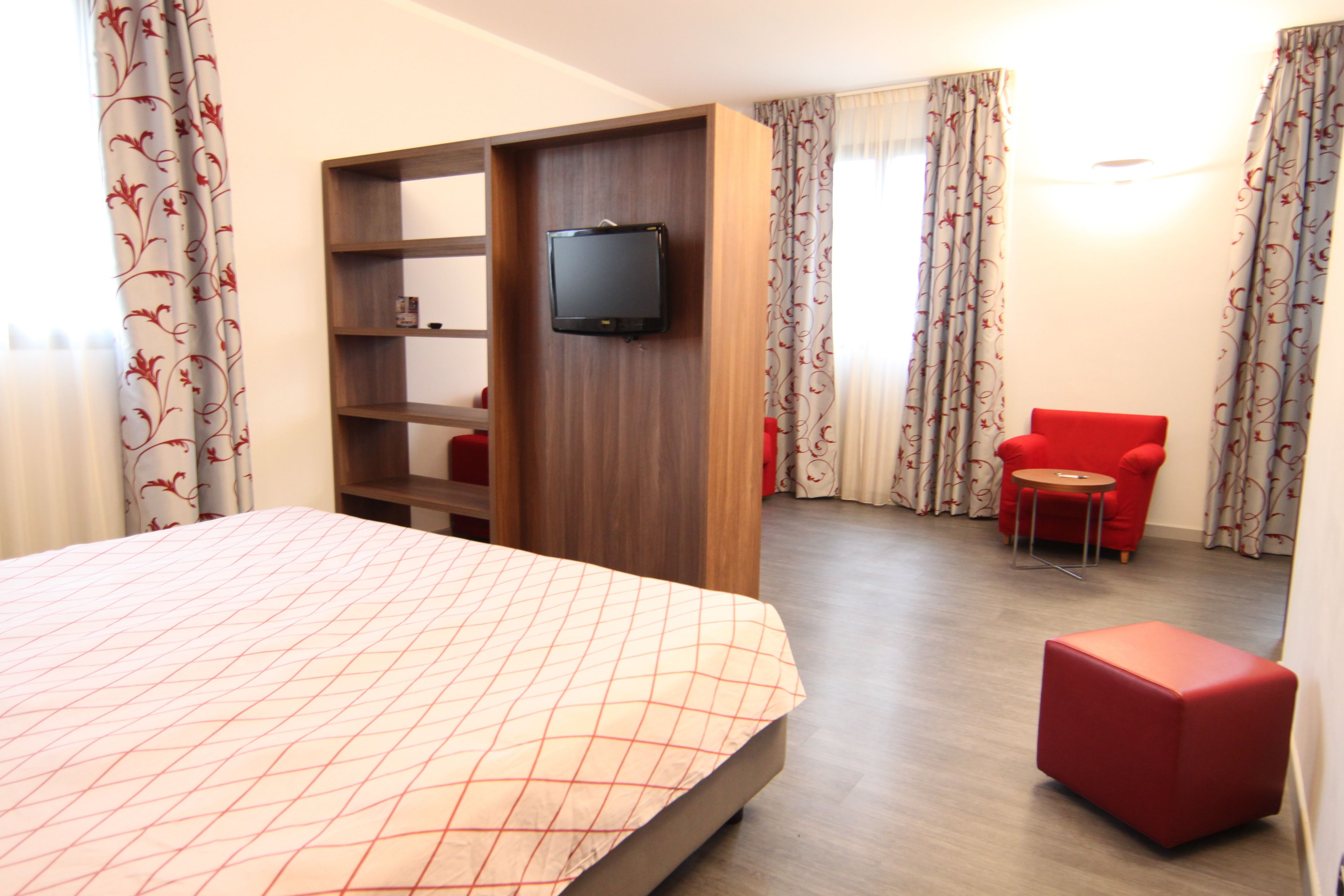 quadruple room | living area | lcd tv, pay films