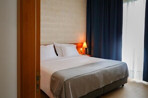 Family Suite | Minibar, in-room safe, blackout curtains, free WiFi - Hotel Colombo (Vila do Porto)