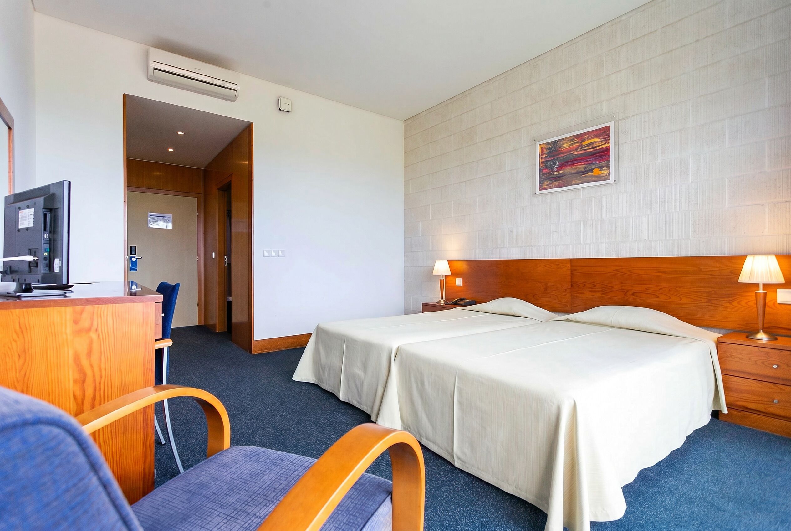 Double or Twin Room | Minibar, in-room safe, blackout drapes, free WiFi