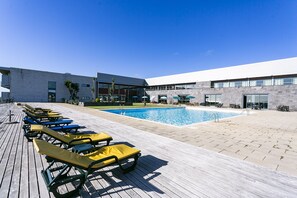 Outdoor pool - Hotel Colombo (Vila do Porto)