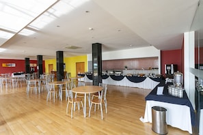 Bao gồm bữa sáng buffet hàng ngày