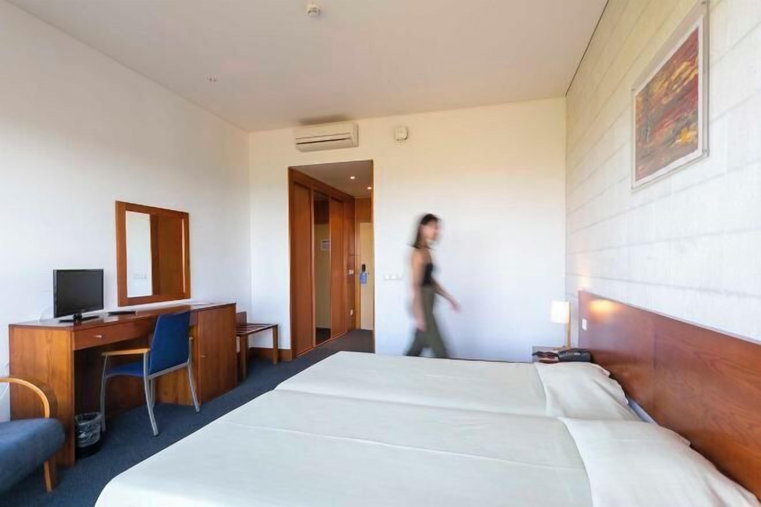 Minibar, cortines opaques, wifi gratuïta i roba de llit 