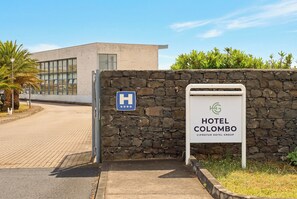 Property entrance - Hotel Colombo (Vila do Porto)