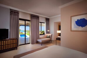 Premium Villa, 2 Yatak Odası, Kişiye Özel Havuzlu (Beach Access) | Kaliteli yatak takımı, odada kasa, masa 