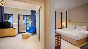 A hotel room with a bed, a TV, a desk, and a chair. - Rixos Al Mairid Ras Al Khaimah (Ras Al Khaimah)