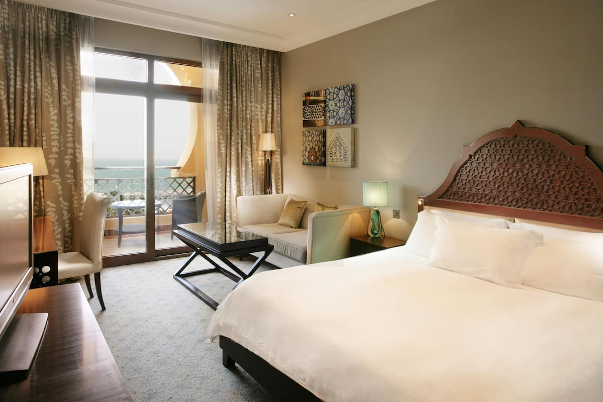 premium room, 1 king bed, sea view | premium bedding, in-room safe, desk, laptop workspace