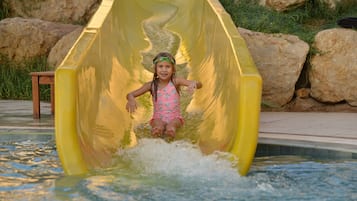 6 outdoor pools, open 7:00 AM to 6:00 PM, free pool cabanas