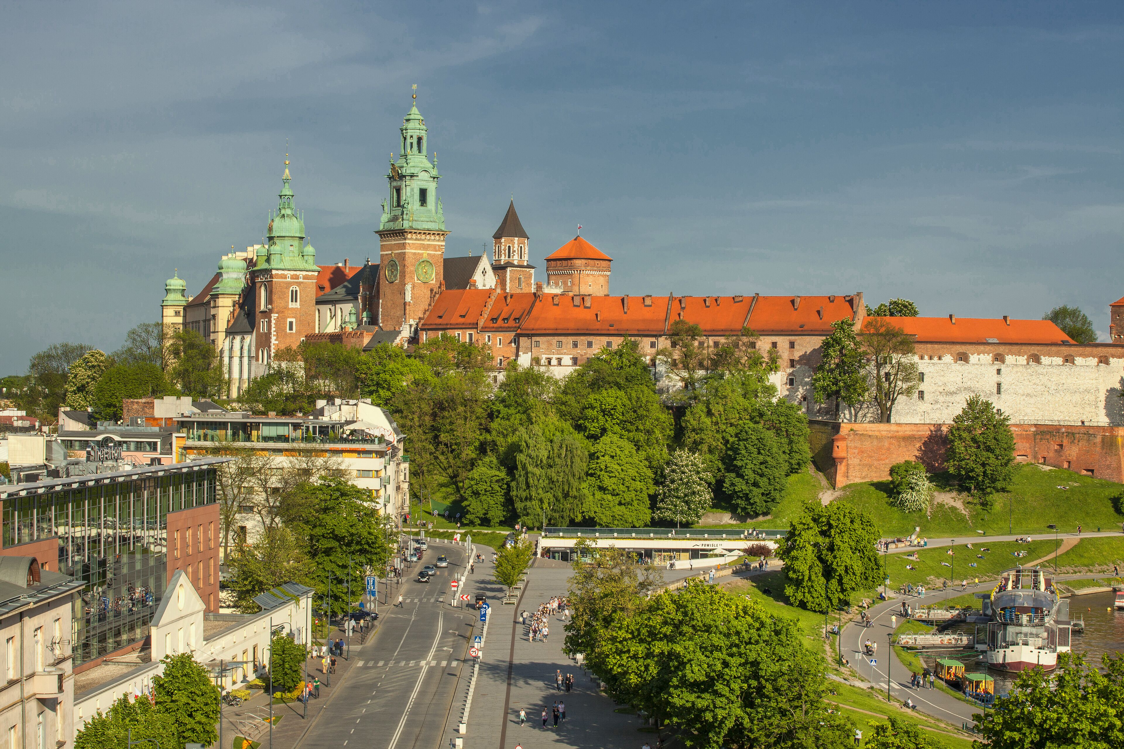 2 restaurants, breakfast served