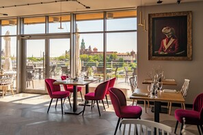 2 间餐厅，供应早餐