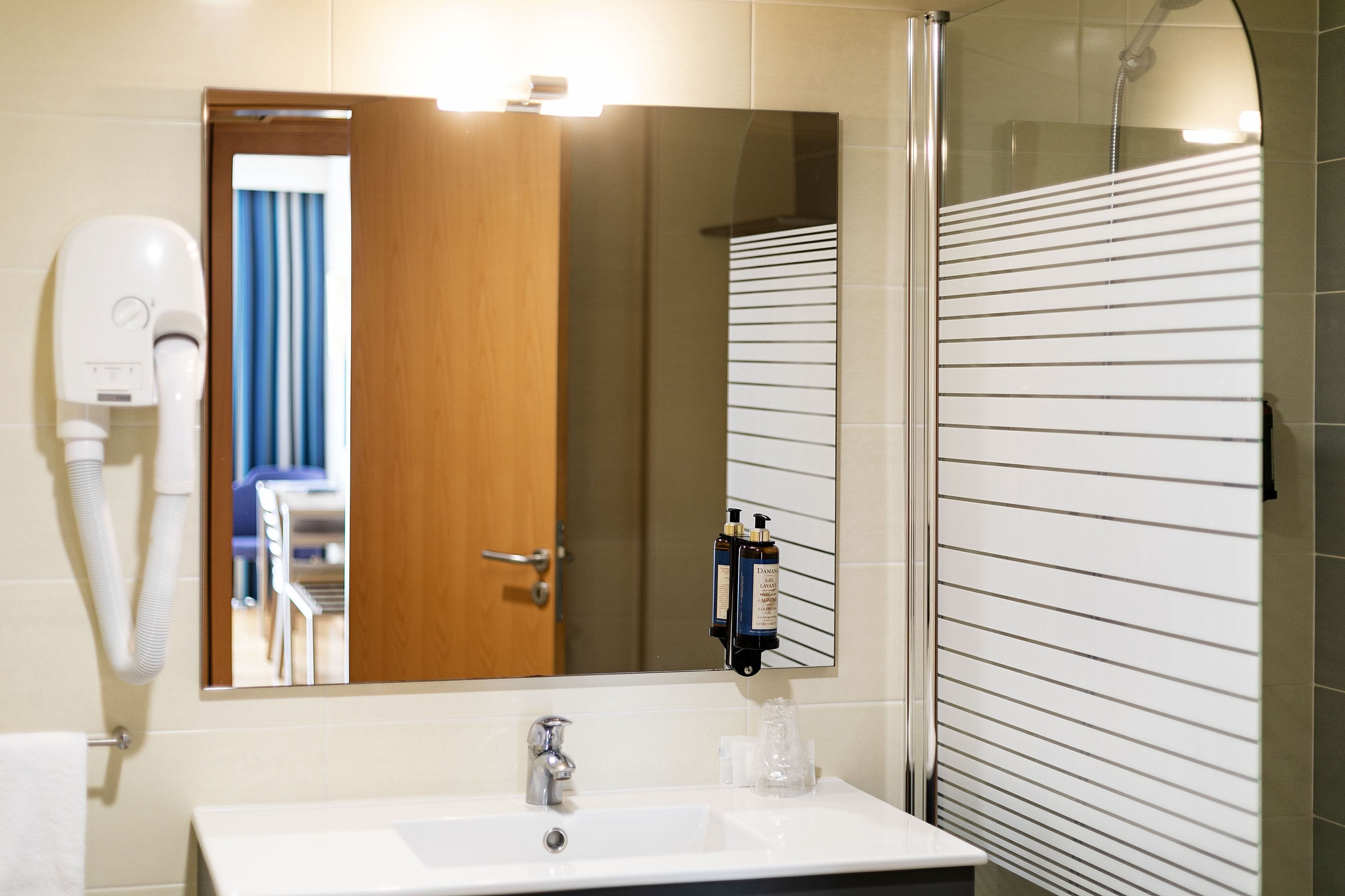 bathtub, free toiletries, hair dryer, bidet