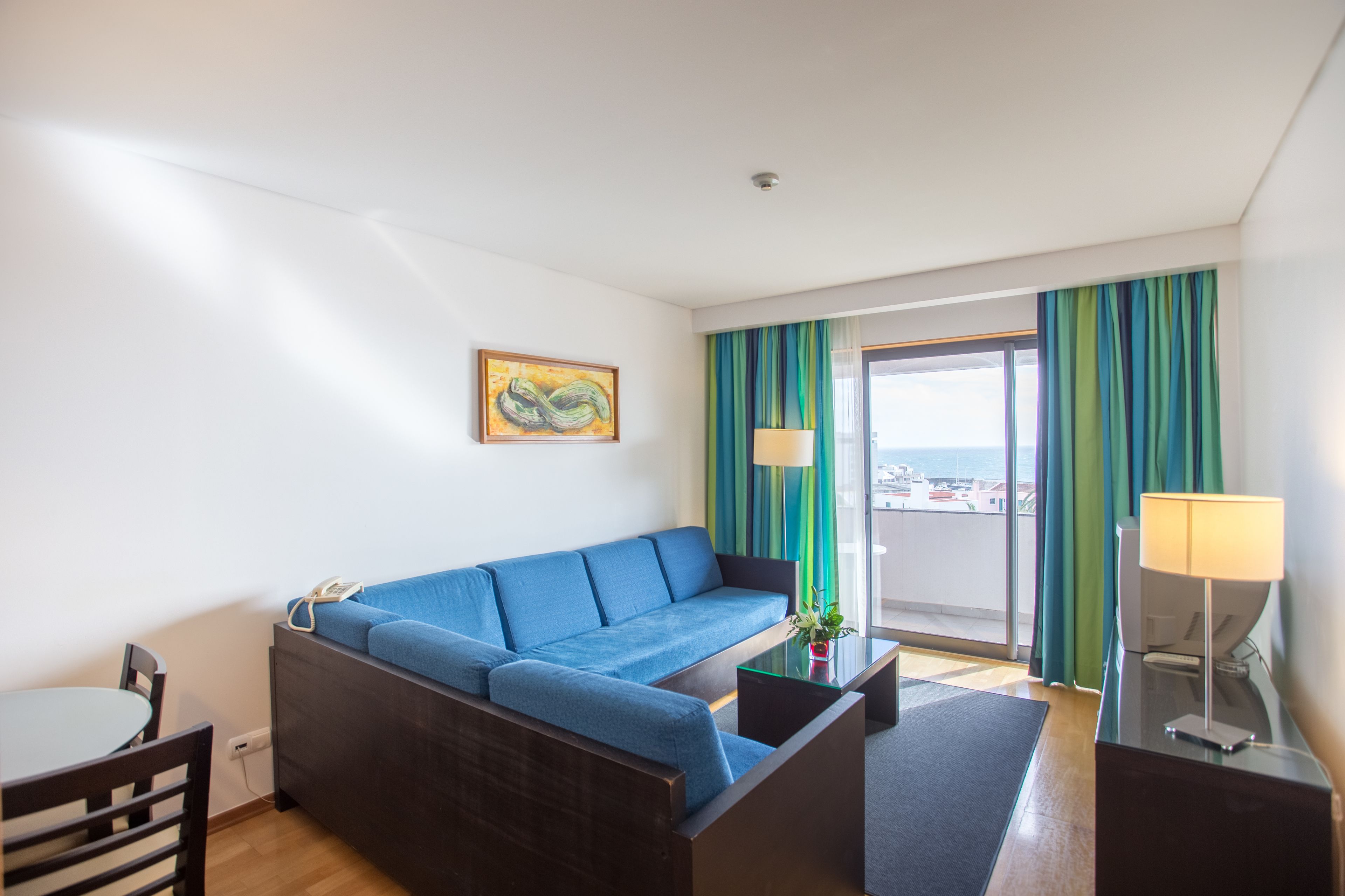 Standaard appartement, 1 slaapkamer | Woonkamer | Televisie, een tafeltennistafel en speelgoed