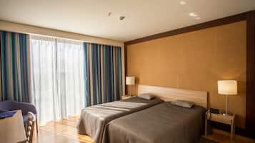 1 Schlafzimmer, Minibar, Schreibtisch, laptopgeeigneter Arbeitsplatz