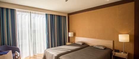 1 slaapkamer, een minibar, een bureau, een laptopwerkplek