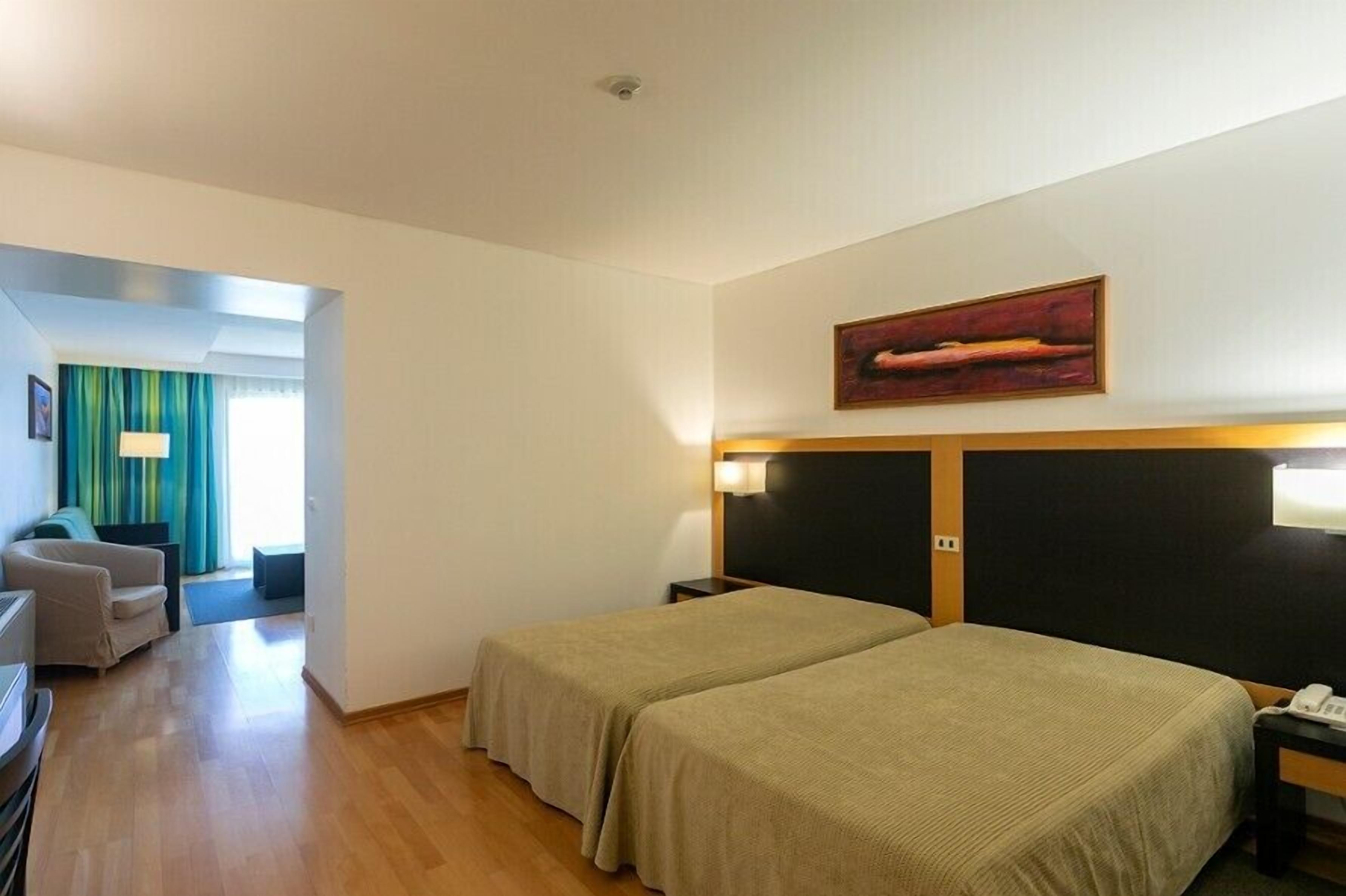 Estúdio | Frigobar, cofres nos quartos, escrivaninha