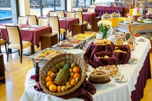 每日供應歐陸早餐 (每人 EUR14)