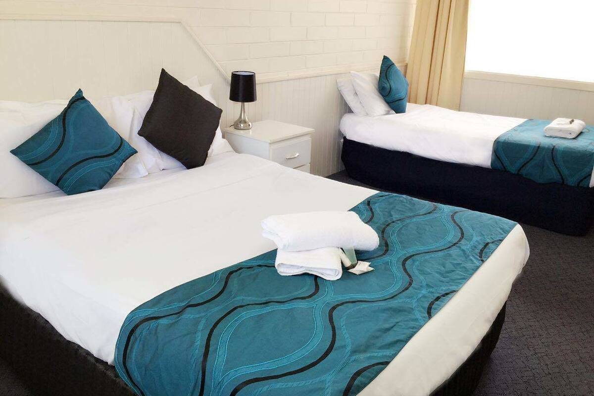 Standard Room: Double Bed & Single Bed | Iron/ironing board, cribs (surcharge), WiFi (free), bed sheets