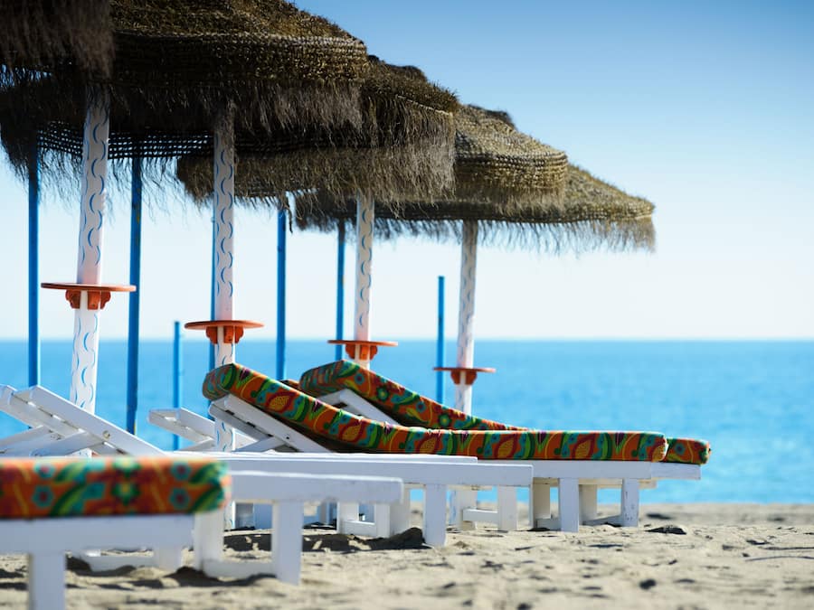 Nær stranden og strandbar