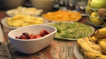 Colazione a buffet, servita tutte le mattine (16 EUR a persona)