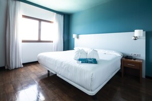 Minibar, caja fuerte, escritorio y cortinas opacas