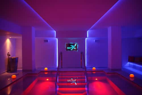 Sauna, hot tub, steam room, Turkish bath/hammam, body treatments
