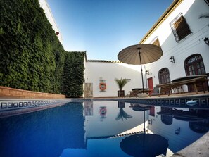 Outdoor pool, open 11:00 AM to 2:30 PM, pool umbrellas, pool loungers