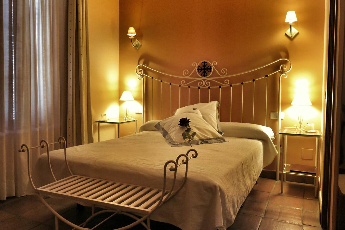 Select Comfort beds, desk, free WiFi