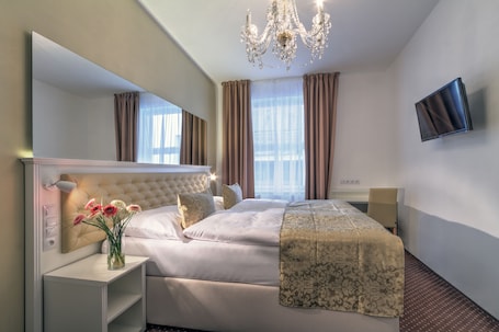 Standard Double Room | Hypo-allergenic bedding, in-room safe, individually decorated