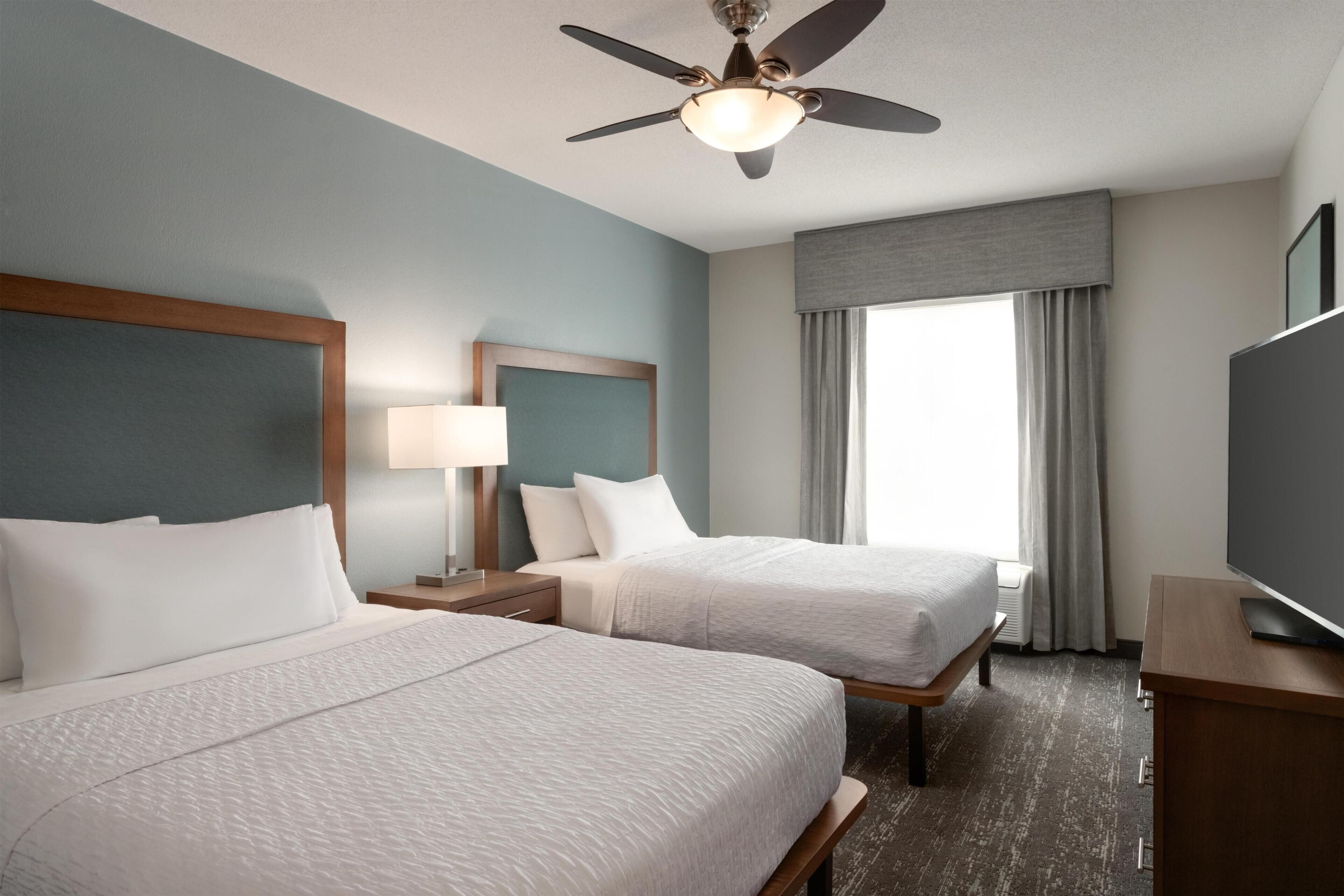 Suite, con acceso para personas discapacitadas, para no fumadores | Ropa de cama de alta calidad, camas con pillow-top y escritorio 