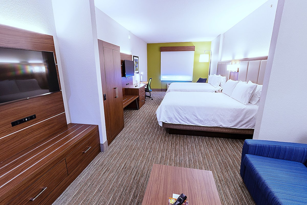1 bedroom, in-room safe, desk, iron/ironing board