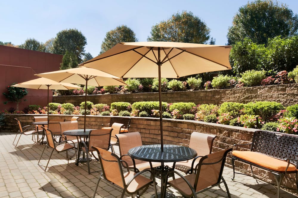 Hampton Inn New York - LaGuardia Airport