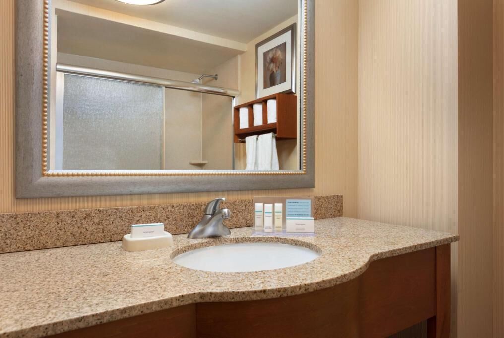 Baño | Amenidades de baño gratuitas, secadora de cabello, toallas 