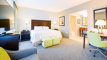 Coffres-forts dans les chambres, bureau, fer et planche à repasser