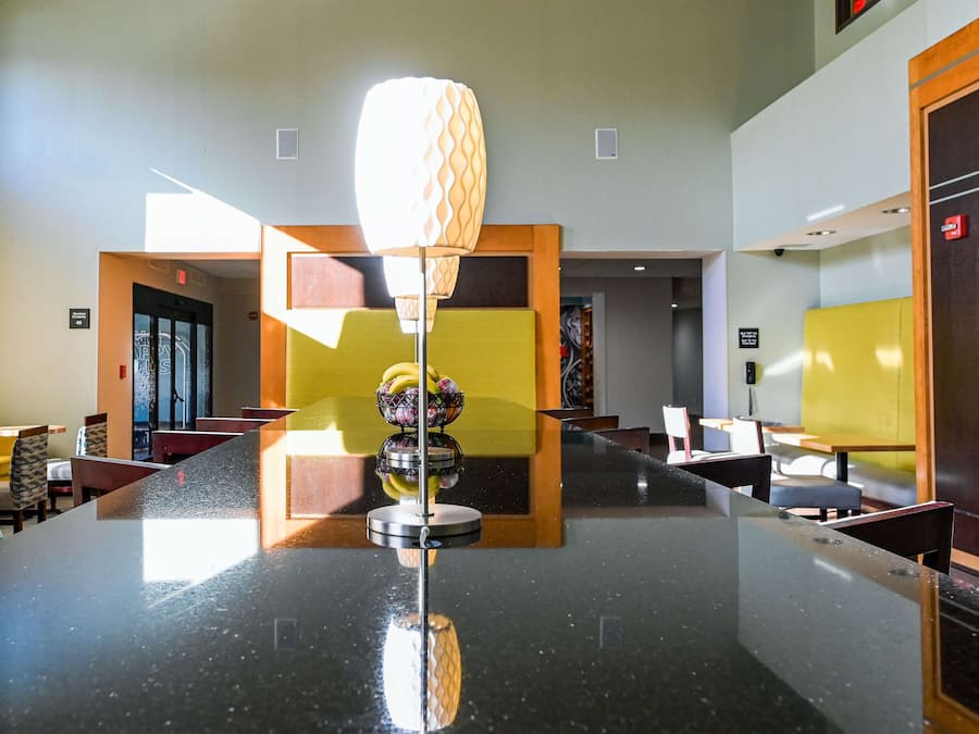 Buffet déjeuner gratuit tous les jours