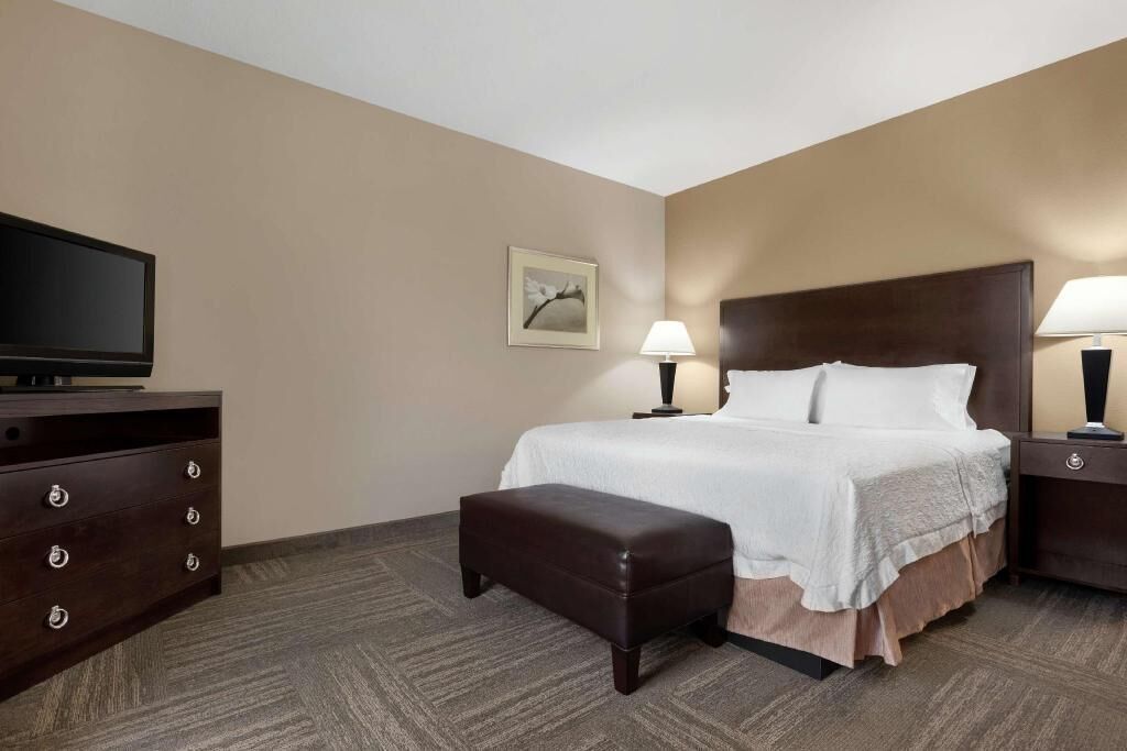 Premium bedding, pillowtop beds, minibar, in-room safe