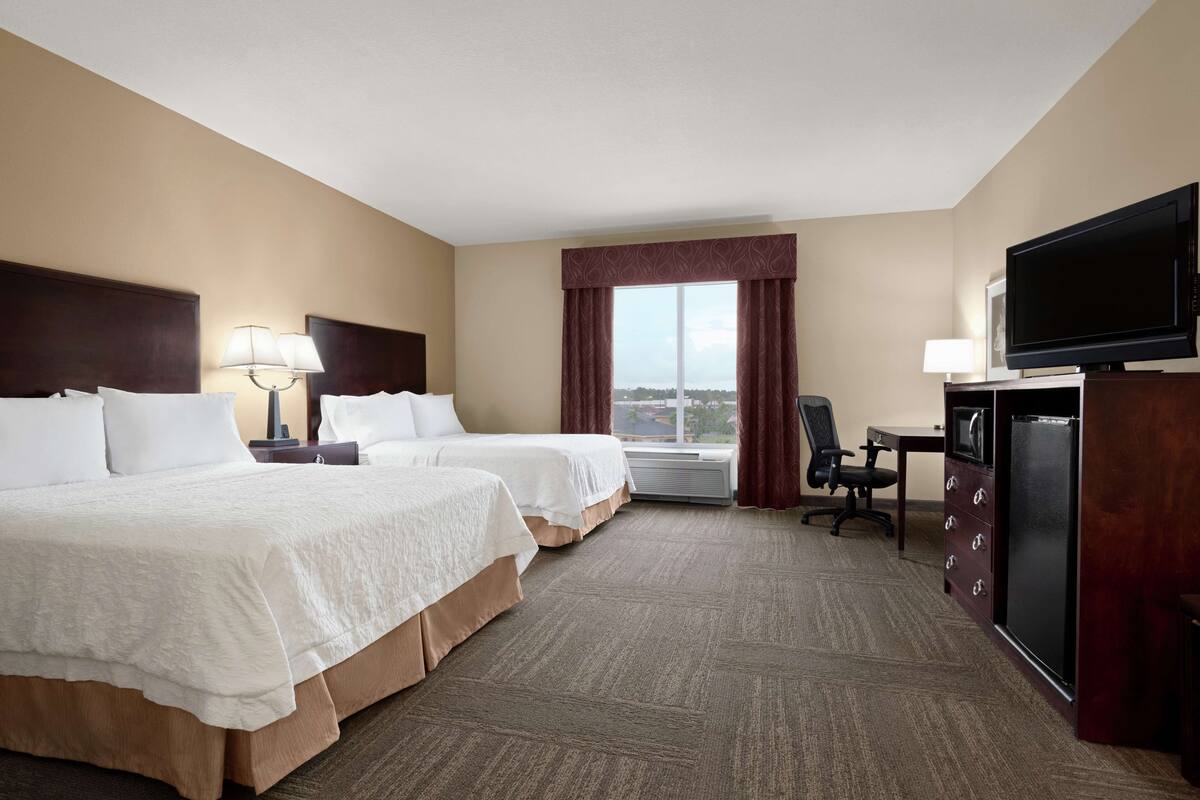 Premium bedding, pillowtop beds, minibar, in-room safe