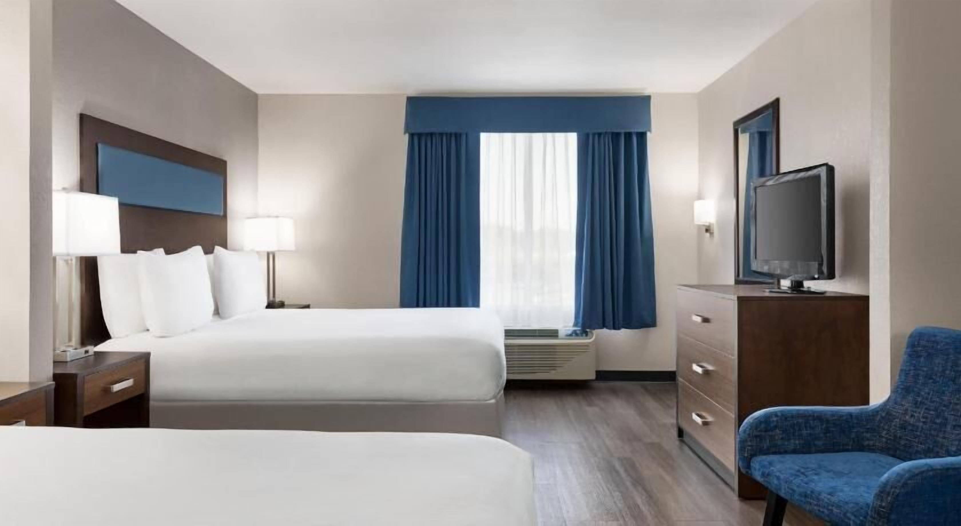 Escritorio, cunas gratuitas, camas extra y ropa de cama 