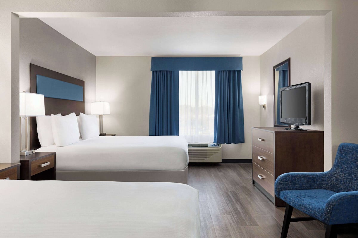 Room, Multiple Beds, Non Smoking | Desk, free cribs/infant beds, rollaway beds, free WiFi