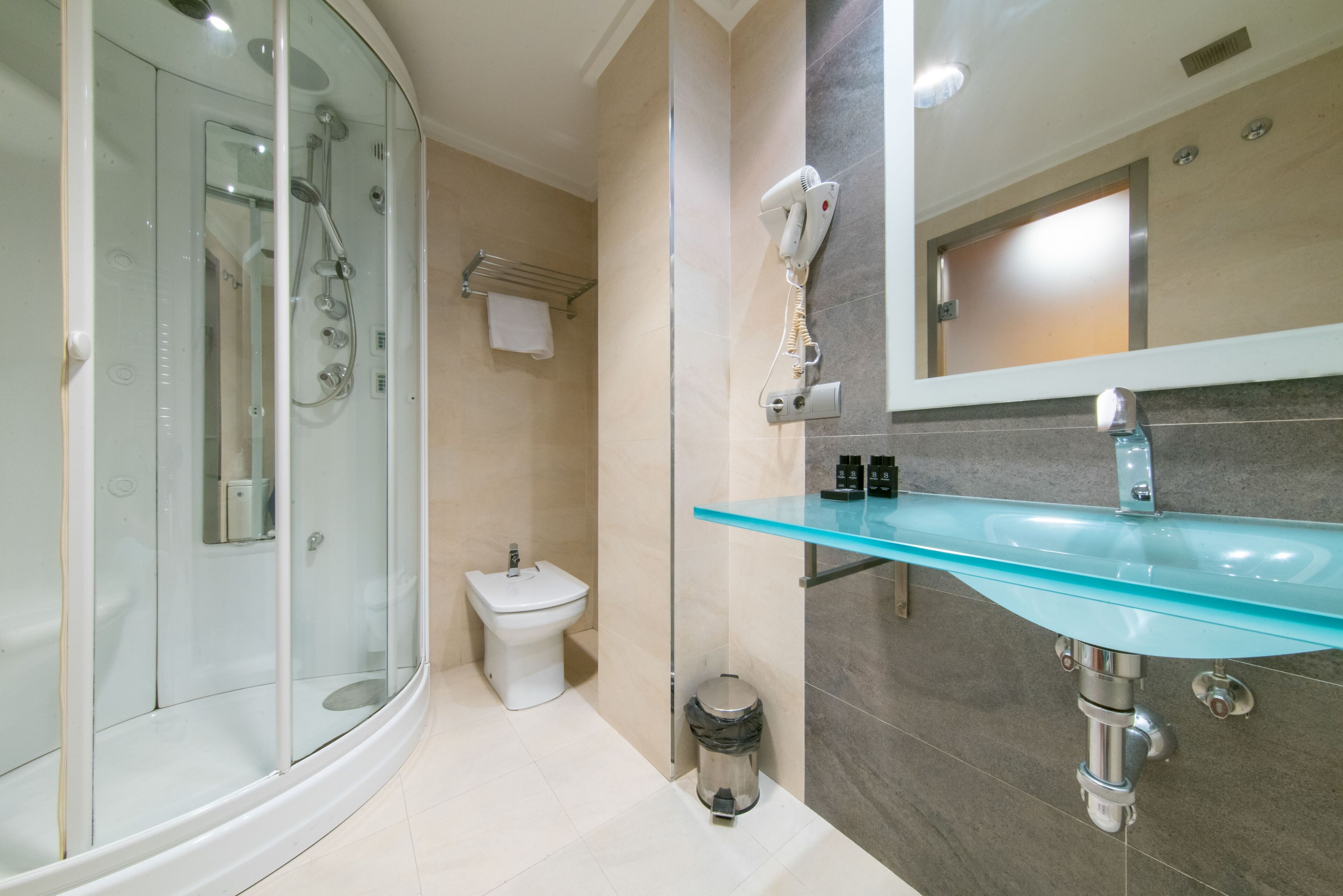 1 bedroom, minibar, in-room safe, desk