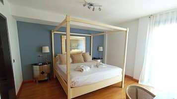 Suite | Minibar, in-room safe, desk, blackout curtains